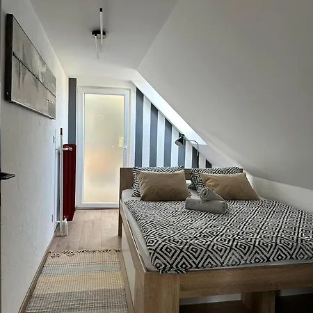 Verandas Vendeghaz * באלאטונקנשה